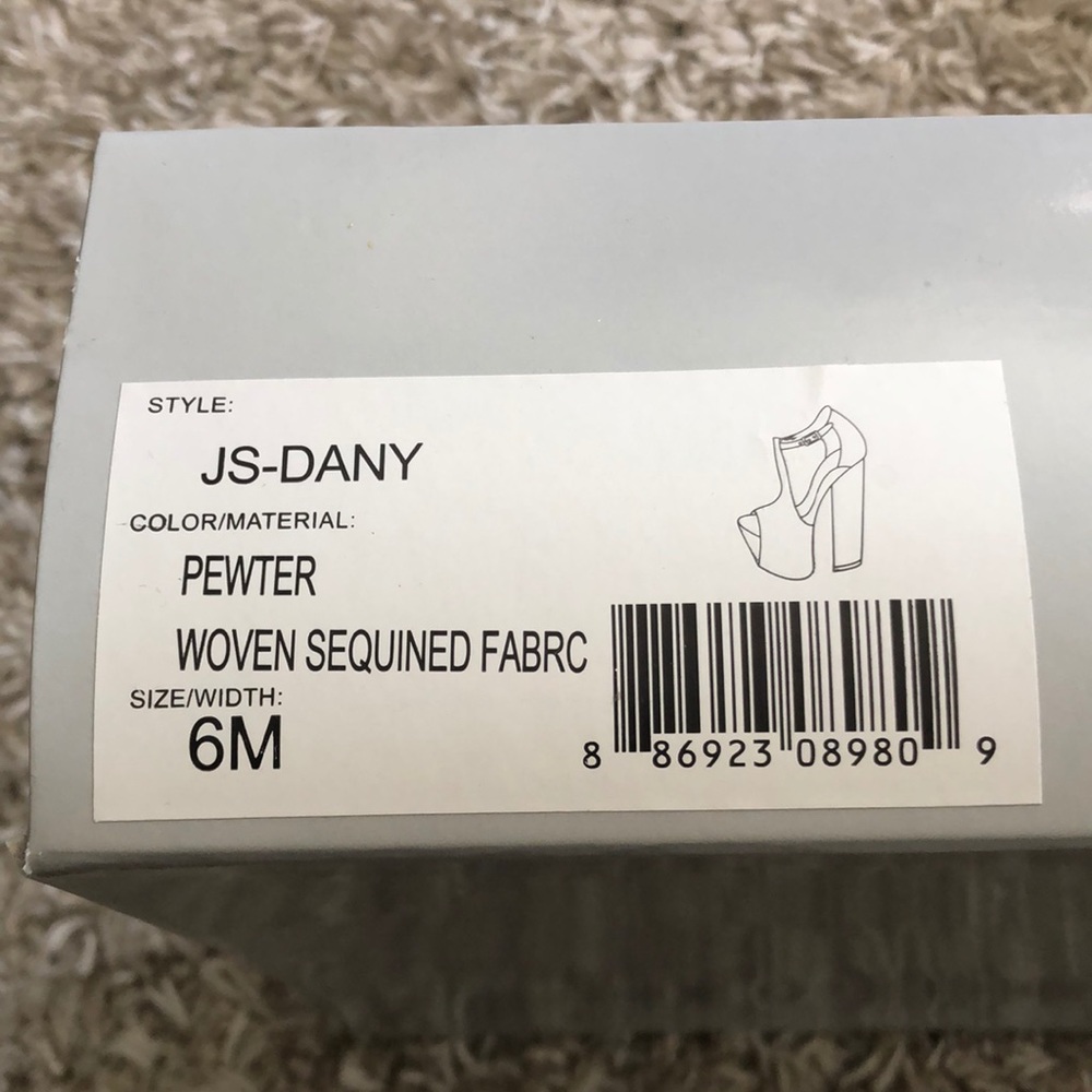 Heels - Picture 3 of 3